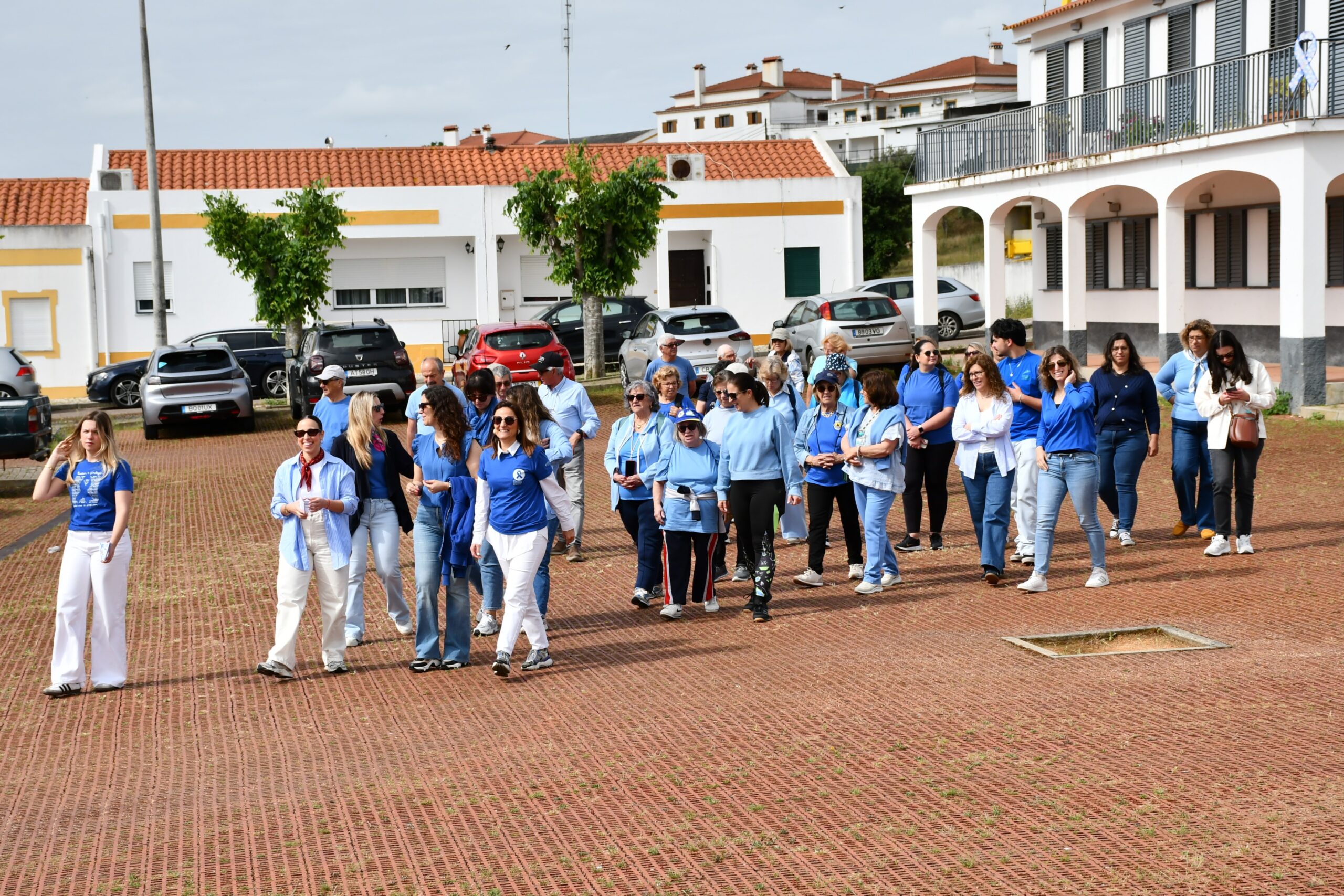 2026-04-30-foto-laco-azul-para-prevenir-maus-tratos-na-infancia-(108)