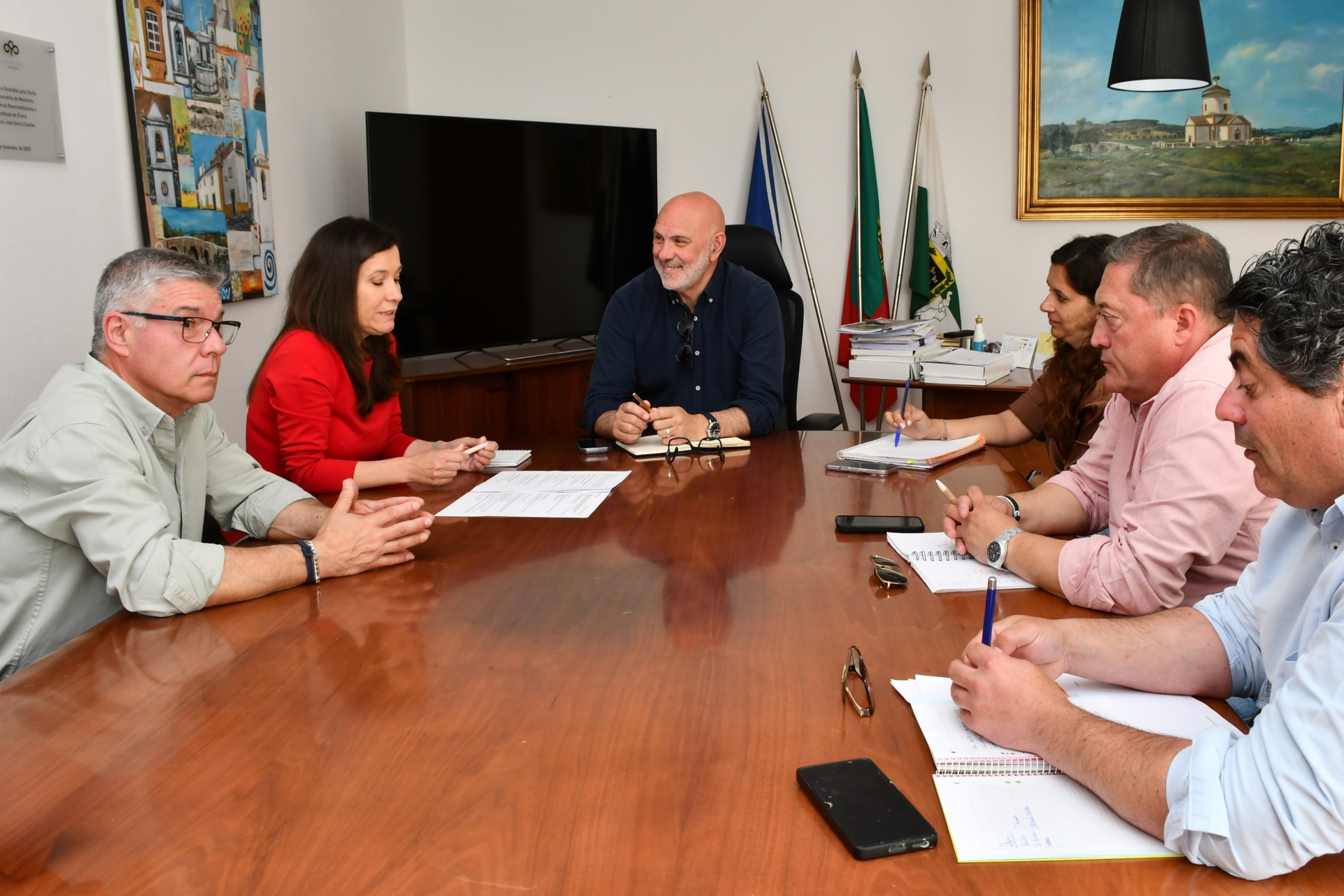 2026-05-06-foto-municipio-reune-com-nova-direcao-da-associacao-de-bombeiros-(101)