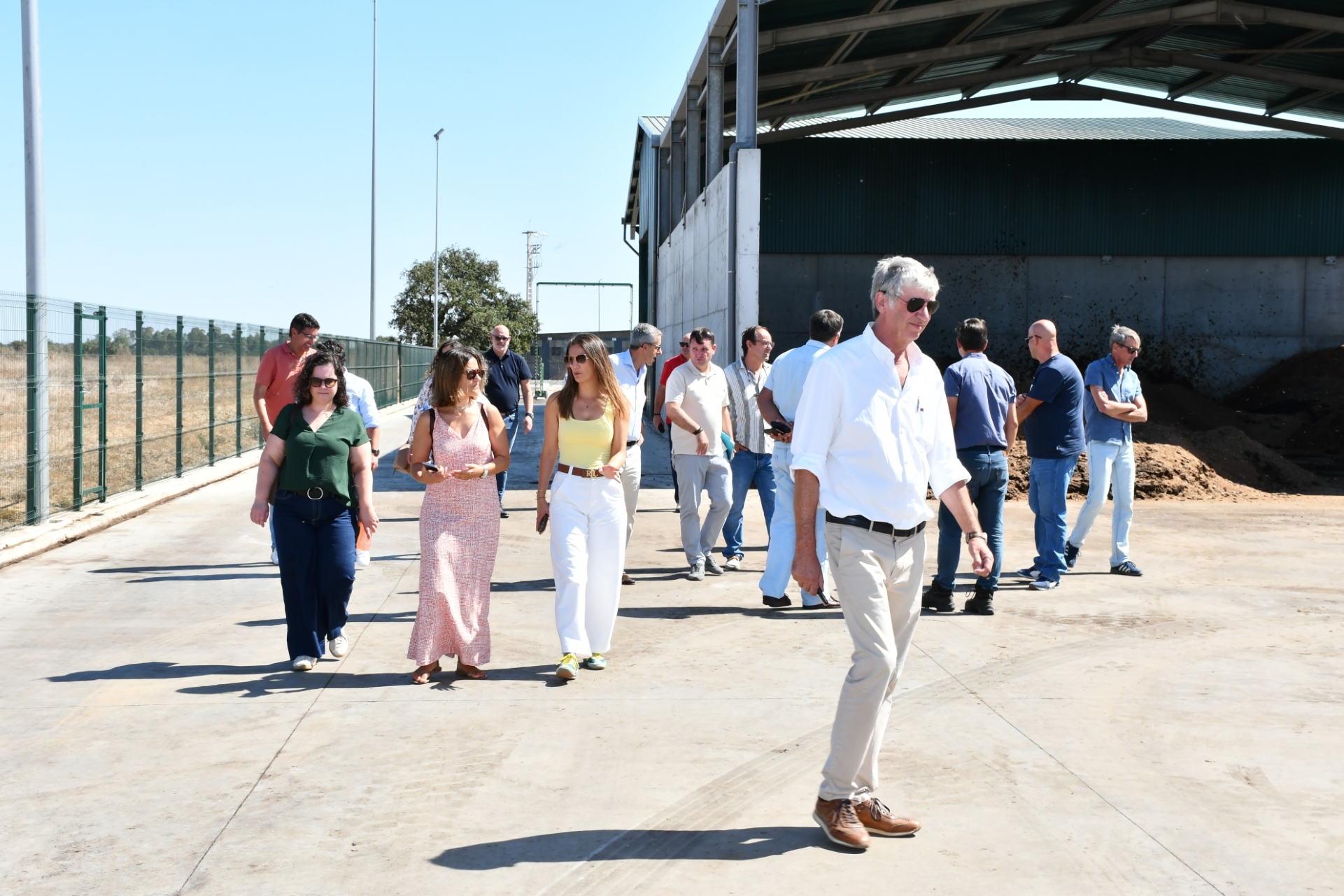 2026-09-22-foto-autarcas-e-tecnicos-visitam-central-de-biometano-(105)