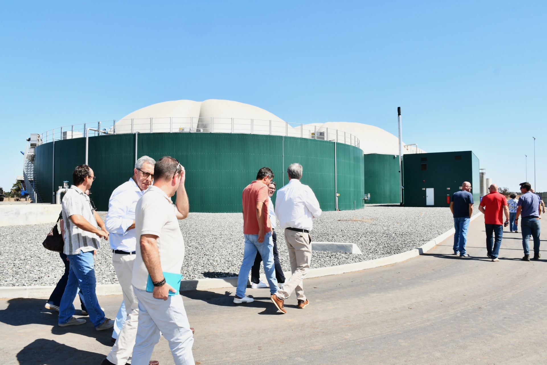 2026-09-22-foto-autarcas-e-tecnicos-visitam-central-de-biometano-(111)