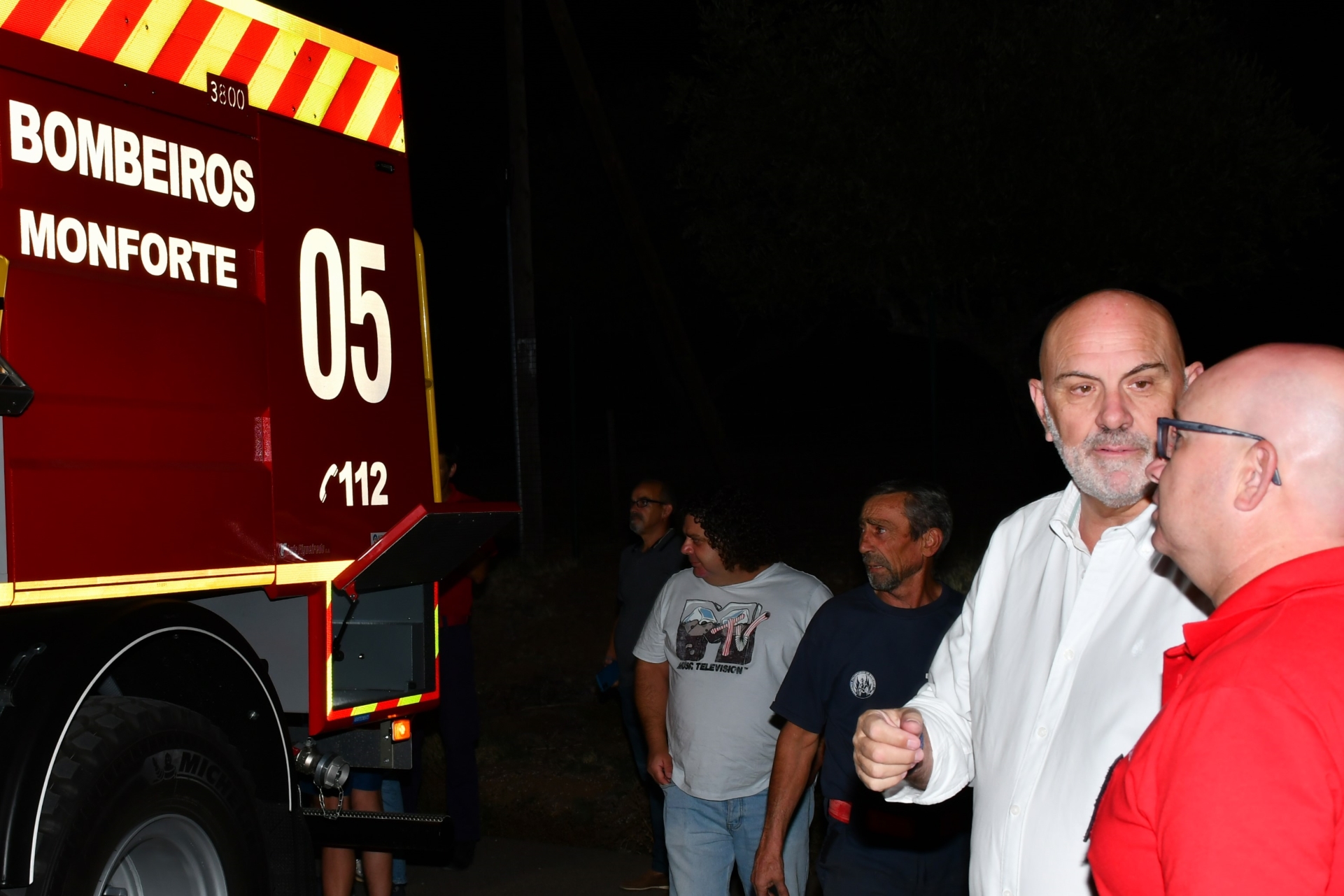 2026-10-01-foto-bombeiros-reforcam-meios-com-veiculo-de-combate-a-incendios-(102)