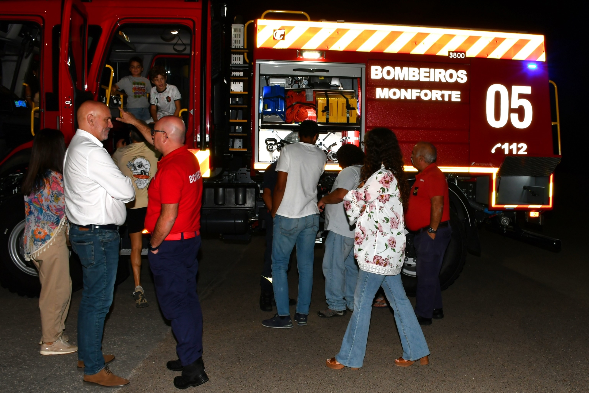 2026-10-01-foto-bombeiros-reforcam-meios-com-veiculo-de-combate-a-incendios-(105)