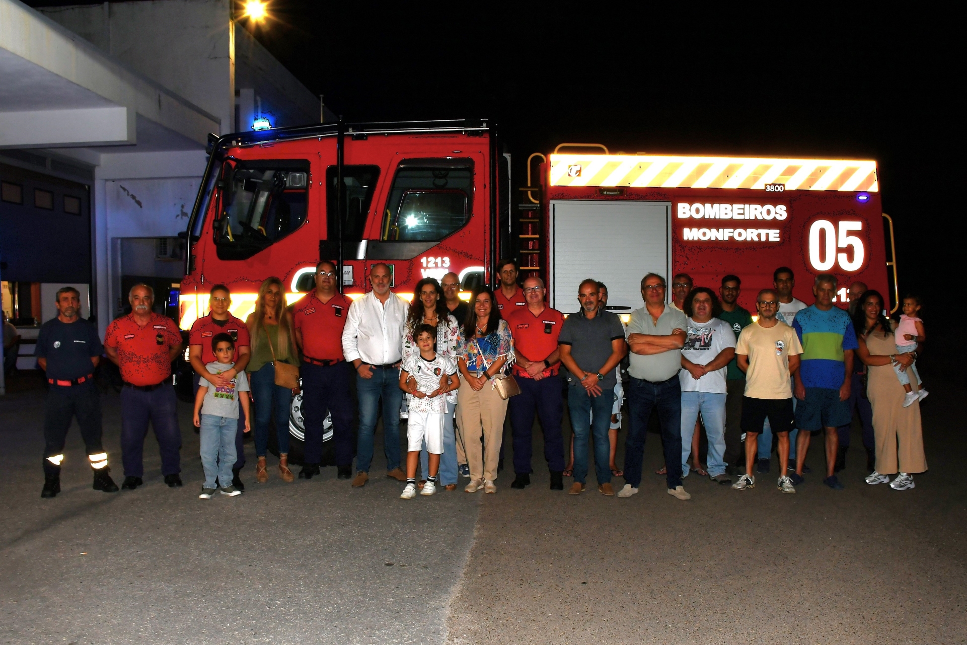 2026-10-01-foto-bombeiros-reforcam-meios-com-veiculo-de-combate-a-incendios-(108)